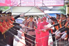 Tradisi Pedang Pora sambut Kapolda yang baru di Gorontalo