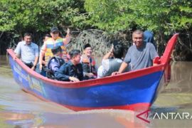 Bangka Tengah salurkan bantuan alat tangkap untuk nelayan