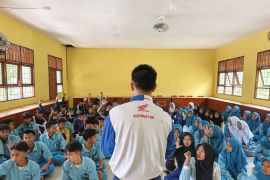 Asmo Kalbar Gelar Sosialisasi #Cari_aman SMAN 2 Kakap