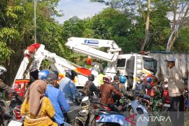 Kecelakaan di Cianjur: tiga truk tabrakan beruntun