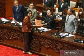 Ketua DPR: akan cek dulu kabar OTT Wamenaker