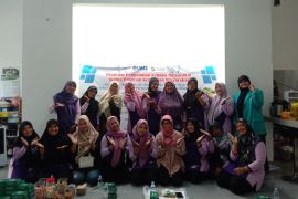 UMS dampingi kelompok PKK di Boyolali olah limbah rumah tangga jadi POC