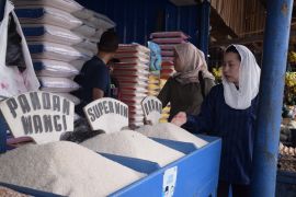 Pemkot Palu nyatakan harga beras di pasar berangsur turun