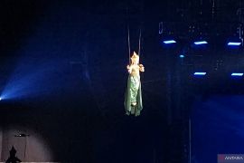 Yura Yunita "melayang" saat nyanyikan lagu Mahadewi 