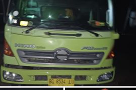 Polda Sumsel amankan truk pengangkut batu bara ilegal di jalan lintas sumatera