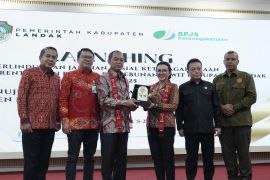 3.873 pekerja perkebunan dan rentan  di Landak dapat perlindungan melalui program BPJamsostek