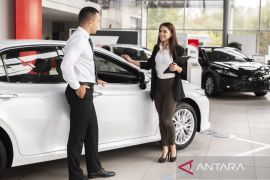 Pertimbangkan pilihan mobil listrik atau BBM untuk pembelian perdana