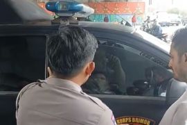 Mobil dinas Brimob tabrak pemotor di Pekanbaru, oknum diproses internal