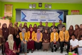 Tim PKM UNP beri dampingan pemanfaatan AI bagi guru SMA di 50 Kota