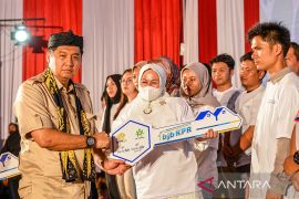 Penyerahan kunci rumah subsidi di Kabupaten Sumedang