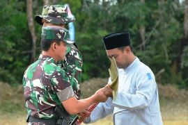 TNI renovasi RTLH dan bangun sumur di Belitung Timur