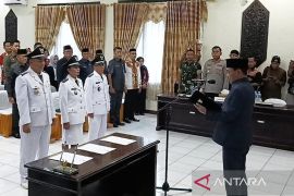 Wabup Barito Selatan kukuhkan perpanjangan masa jabatan tiga kepala desa