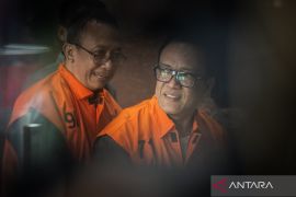 KPK temukan empat ponsel di plafon rumah eks Wamenaker