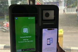 Mudahkan penumpang, PT TNG masifkan sosialisasi penggunaan QRIS Tap di BRT Tayo