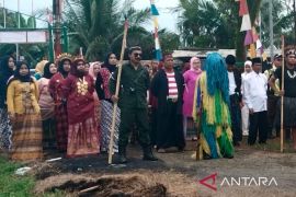 Dari kostum laskar pejuang hingga bantuan Kilang untuk panti asuhan