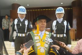 Unand kukuhkan tujuh guru besar dari dua fakultas berbeda