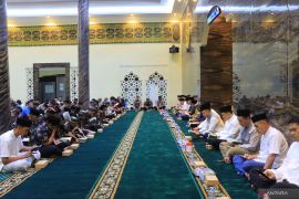 Kapolda awali tugas di Gorontalo dengan santuni anak yatim