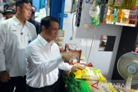 Menteri Pertanian menjawab keluhan pedagang mengenai omzet dampak operasi pasar beras