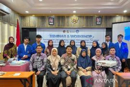 Poliban turunkan tim PKM majukan literasi bahasa Inggris di sekolah