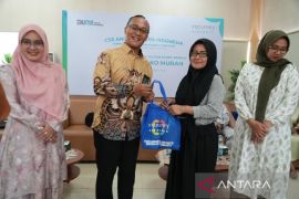 Bandara SSK II Pekanbaru Gelar Tebus Sembako Murah untuk Warga