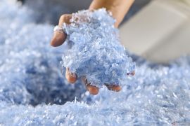 Daur ulang botol plastik bekas