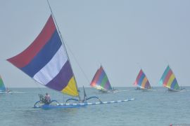 Lomba balap perahu layar di Situbondo