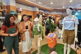 EIGER membuka toko khusus perempuan dan anak pertama di Surabaya