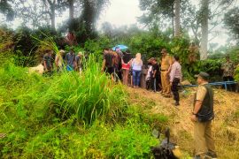 Antara gajah dan manusia: Konservasi yang menguras air mata