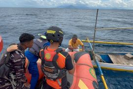 Tim SAR selamatkan  nelayan di perairan Halut akibat mati mesin