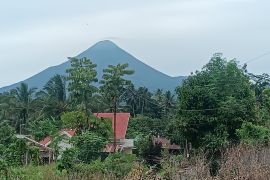 Kegempaan Gunung Soputan-Sulut sebanyak 98 kali