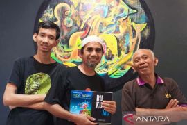 Tiga perupa lintas generasi pamerkan karya di Surabaya