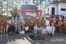 13 mahasiswa serta Saga saja Pariaman berangkat, ikuti perkuliahan di Telkom University