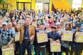 Golkar Surabaya salurkan beasiswa PIP untuk masyarakat