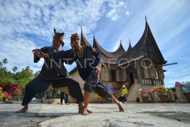 Atraksi silek tuo Nagari Sungai Batang Page 3 Small