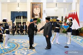 Gus Ipul terima penghargaan Bintang Mahaputera Adipurna dari Presiden