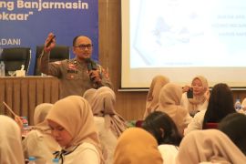 Polresta Banjarmasin edukasi berlalu lintas pengendara wanita Gen-Z