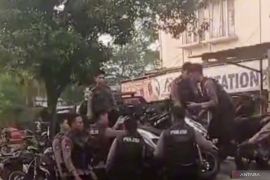 Warga Ciracas Jaktim dihebohkan adanya penggerebekan markas maling motor