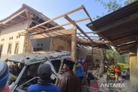 Polda Jatim terjunkan tim labfor ke lokasi ledakan di Sumenep