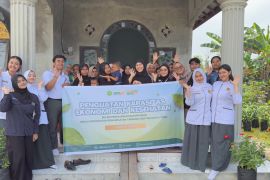 FK-Fakultas Farmasi UMPR edukasi ibu pengajian tentang pemanfaatan tanaman obat