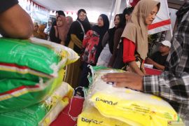 Upaya menjaga ketahanan pangan melalui pasar murah