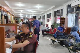 Kejari Padang gelar donor darah peringati HBA ke-80