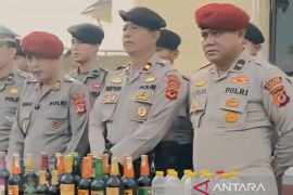 Polres Cianjur menyita 681 botol miras dan 178 knalpot bising