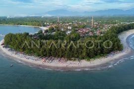 Wisata Pantai Tiku di Agam Page 3 Small