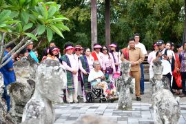 Makam Raja Sidabutar direnovasi, Bupati Samosir apresiasi perhatian keluarga besar Sabam Sirait