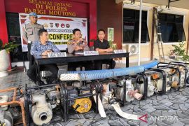 Polres Parimo sita delapan mesin pengolah emas dari tambang ilegal