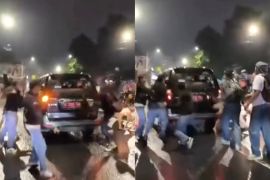 Mobil ASN kementerian dirusak pendemo di depan Gedung DPR