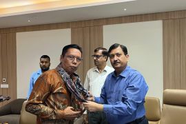 Sekretaris Inkopdit belajar koperasi kredit dan keuangan ke India