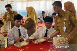 Prabowo calls for food safety testing at MBG kitchens