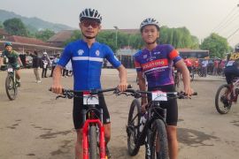 Atlet balap sepeda Jambi raih emas di 'Tour Malasari Halimun 2025'