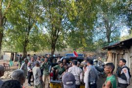 Polisi temukan selongsong-proyektil saat olah TKP di perbatasan negara